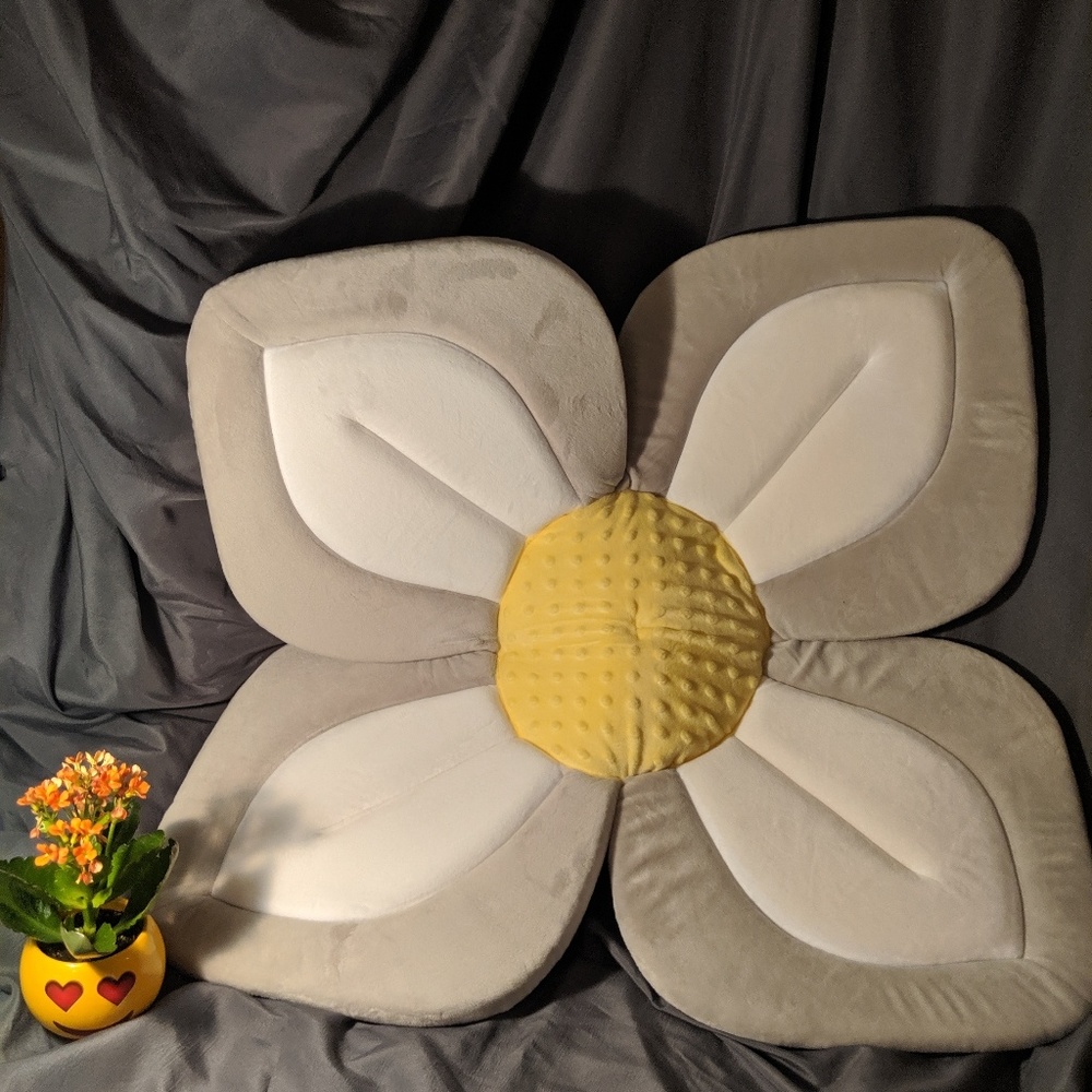 Lotus flower baby bath